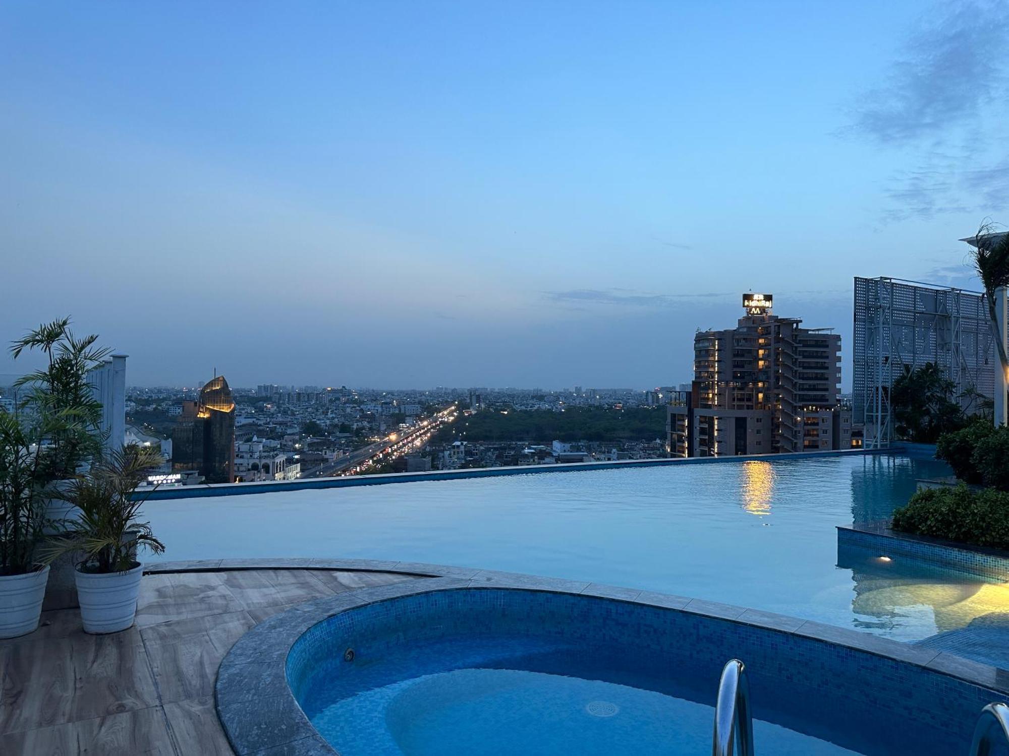 Richi-Rich Lejlighedshotel Jaipur Eksteriør billede